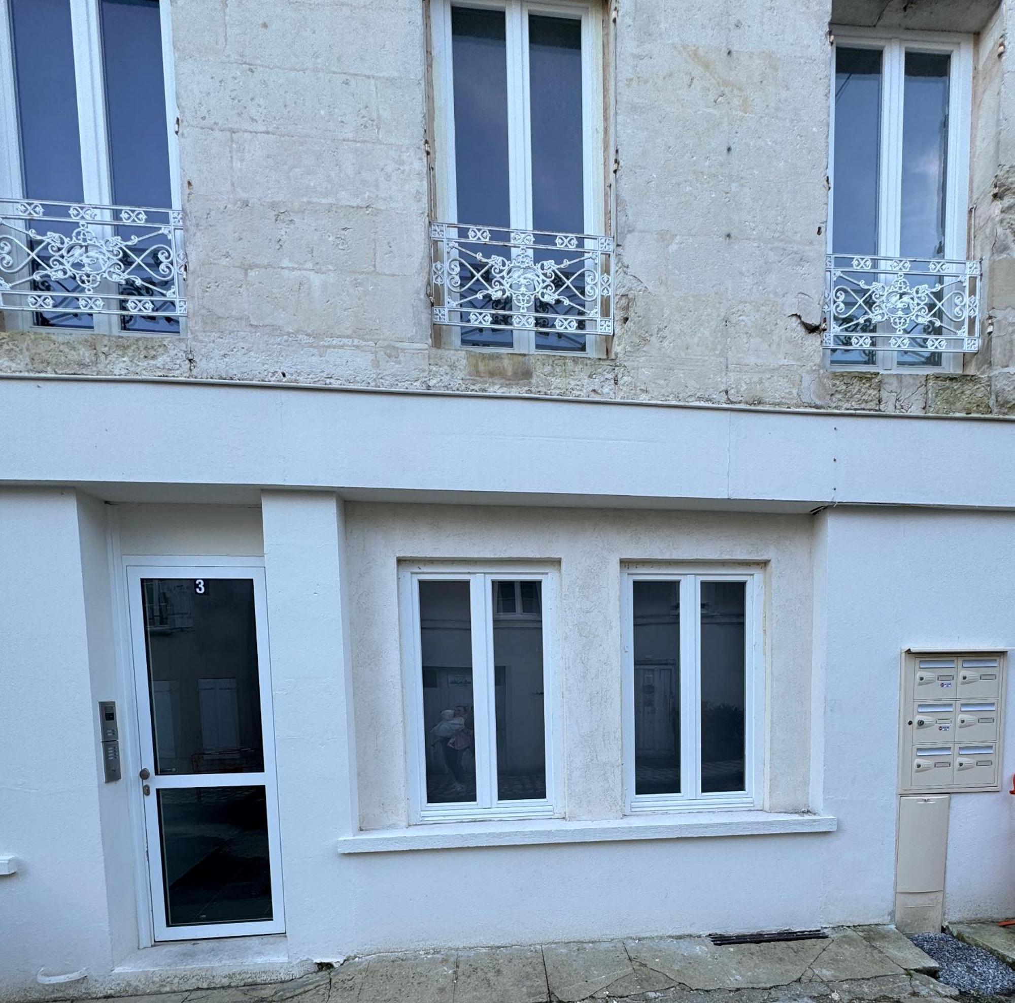 Ave Cesar - Confort Moderne & Charme Gallo-Romain - Coeur De Ville - Tv 4K - Fibre Saintes Εξωτερικό φωτογραφία